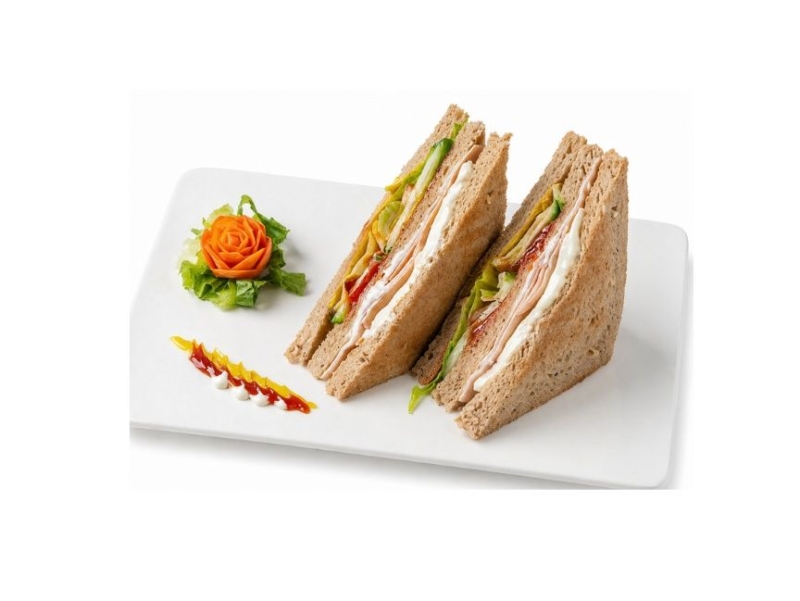 Club sandwich with egg